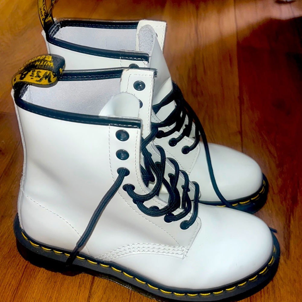 Dr. Martens; White; Size 7